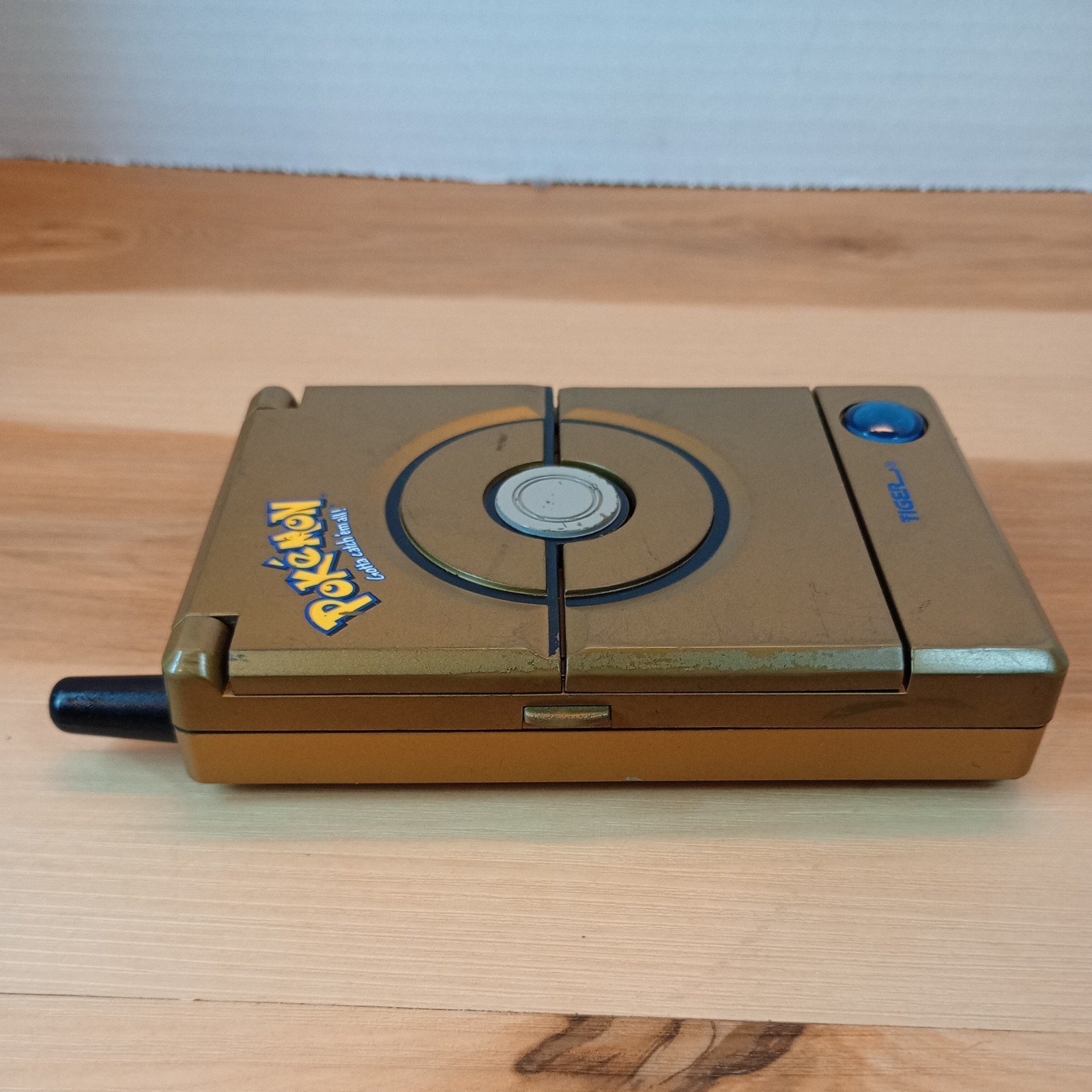 2001 POKEMON POKEDEX DELUXE GOLD EDITION TIGER NINTENDO Working Condition Read D