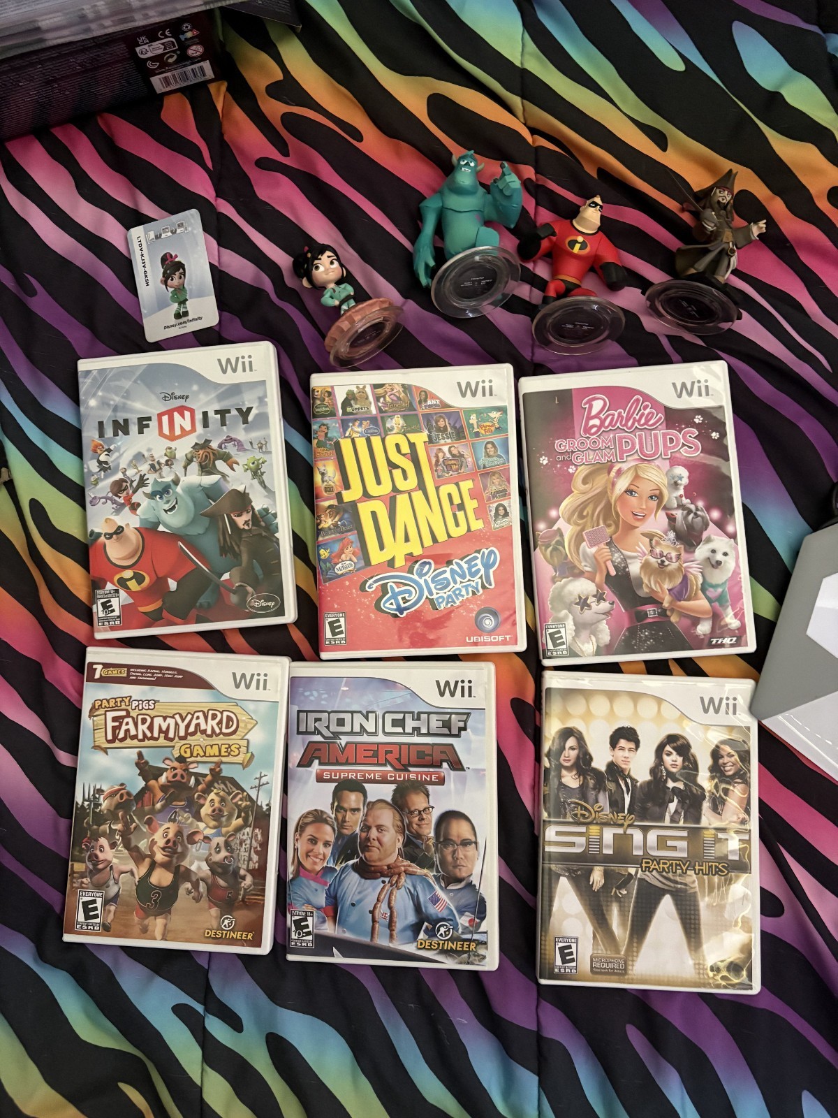 DISNEY INFINITY WII + MISC GAMES LOT