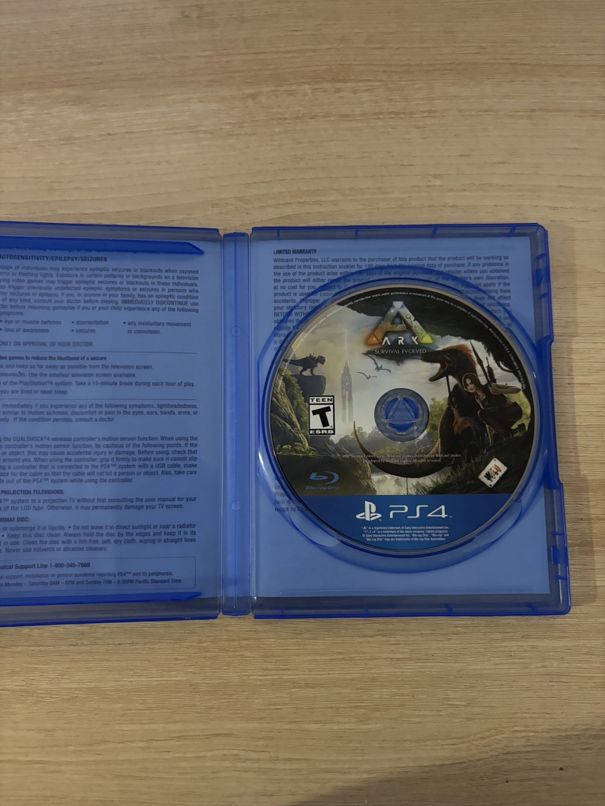 Studio Wildcard ARK: Survival Evolved (PS4) T, NTSC-U/C, 2017, Case