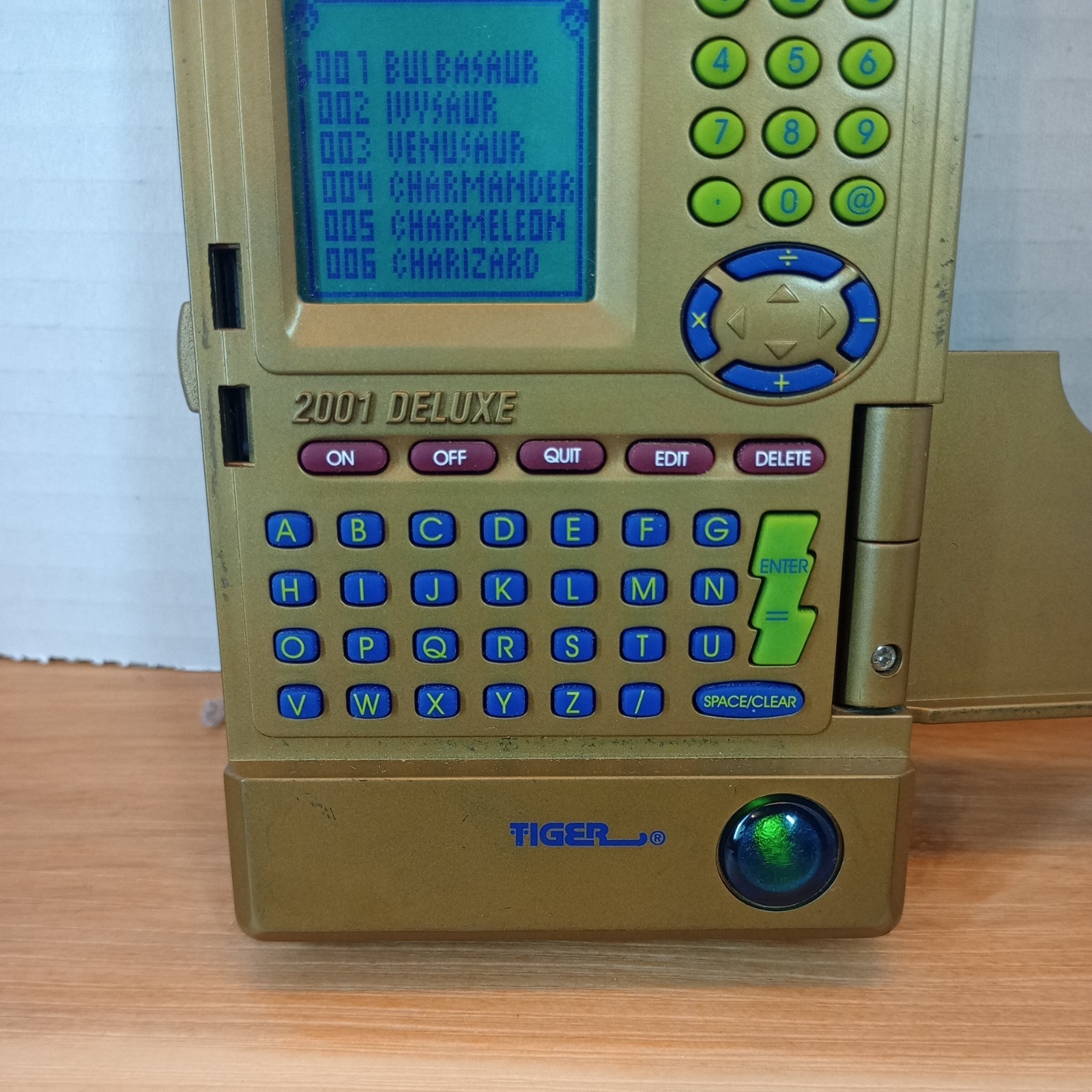 2001 POKEMON POKEDEX DELUXE GOLD EDITION TIGER NINTENDO Working Condition Read D