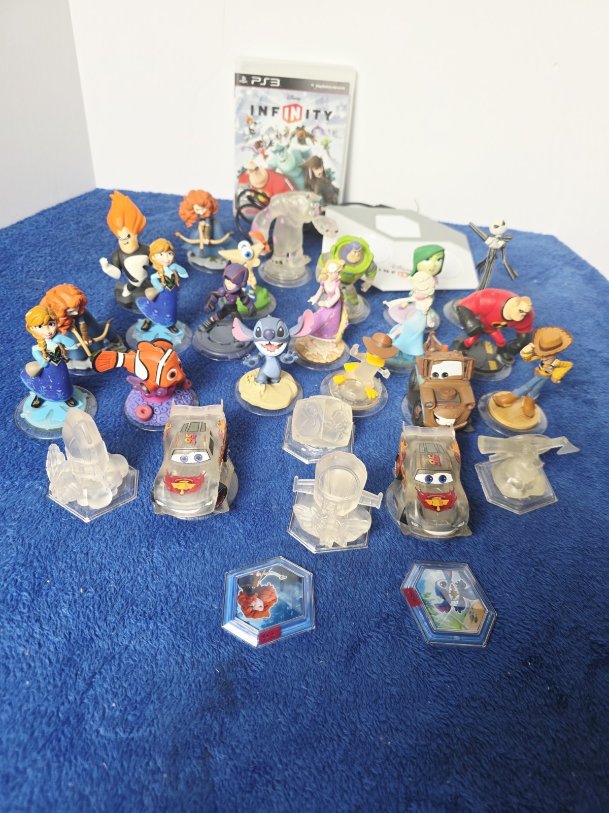 Disney INFINITY PS3 Game | Software Portal Base & Figurines (29 Pieces)