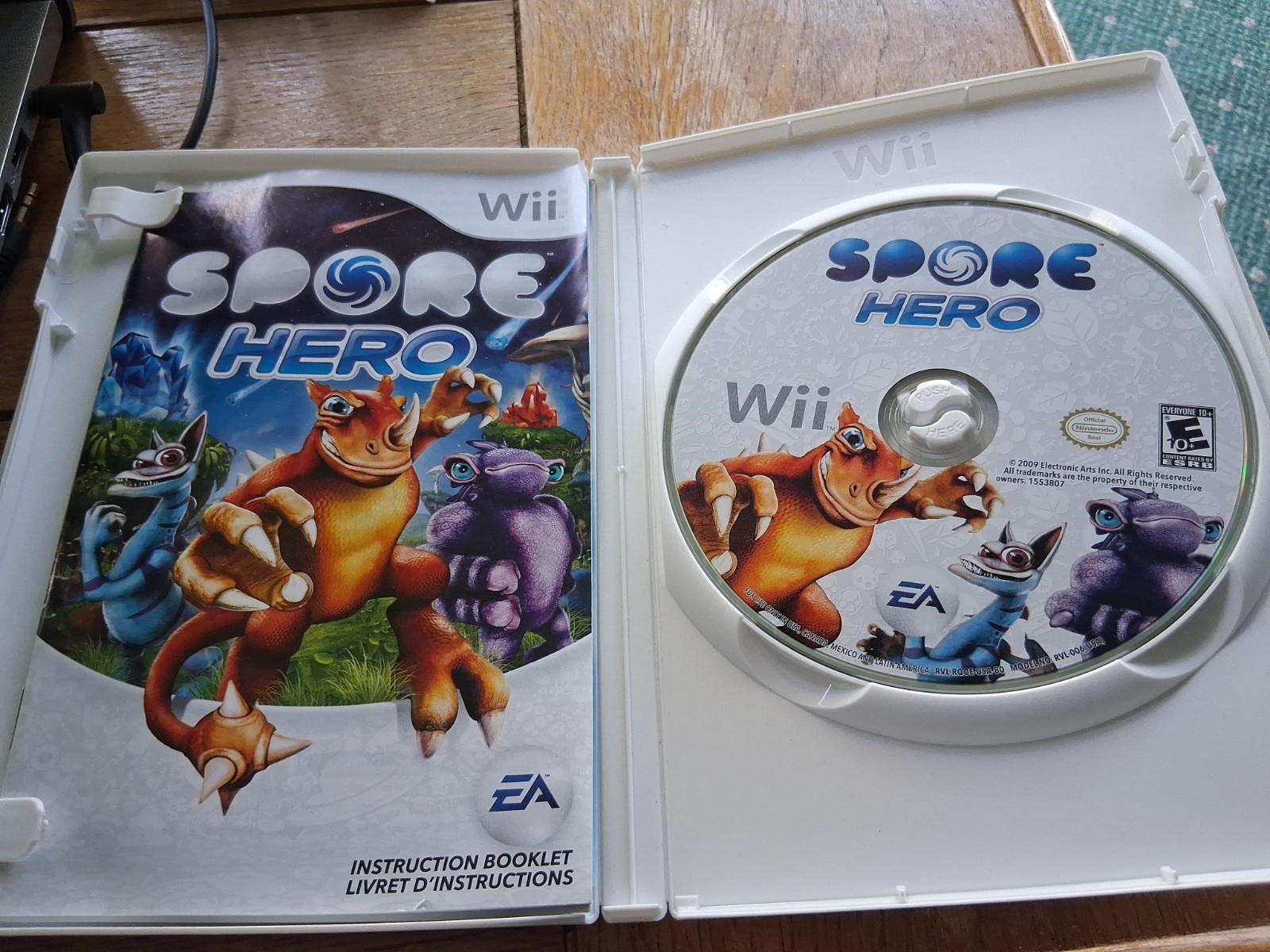 Spore Hero – Nintendo Wii – US Version – In Box with Manual