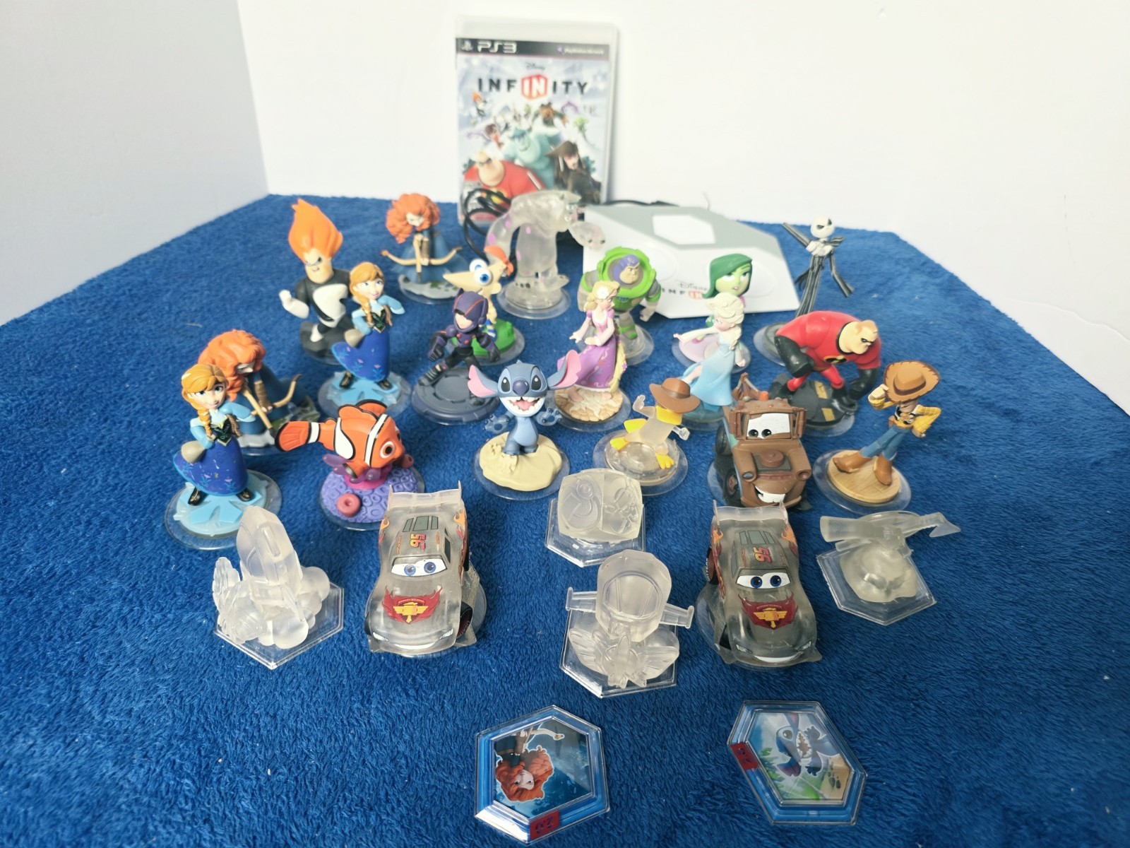 Disney INFINITY PS3 Game | Software Portal Base & Figurines (29 Pieces)