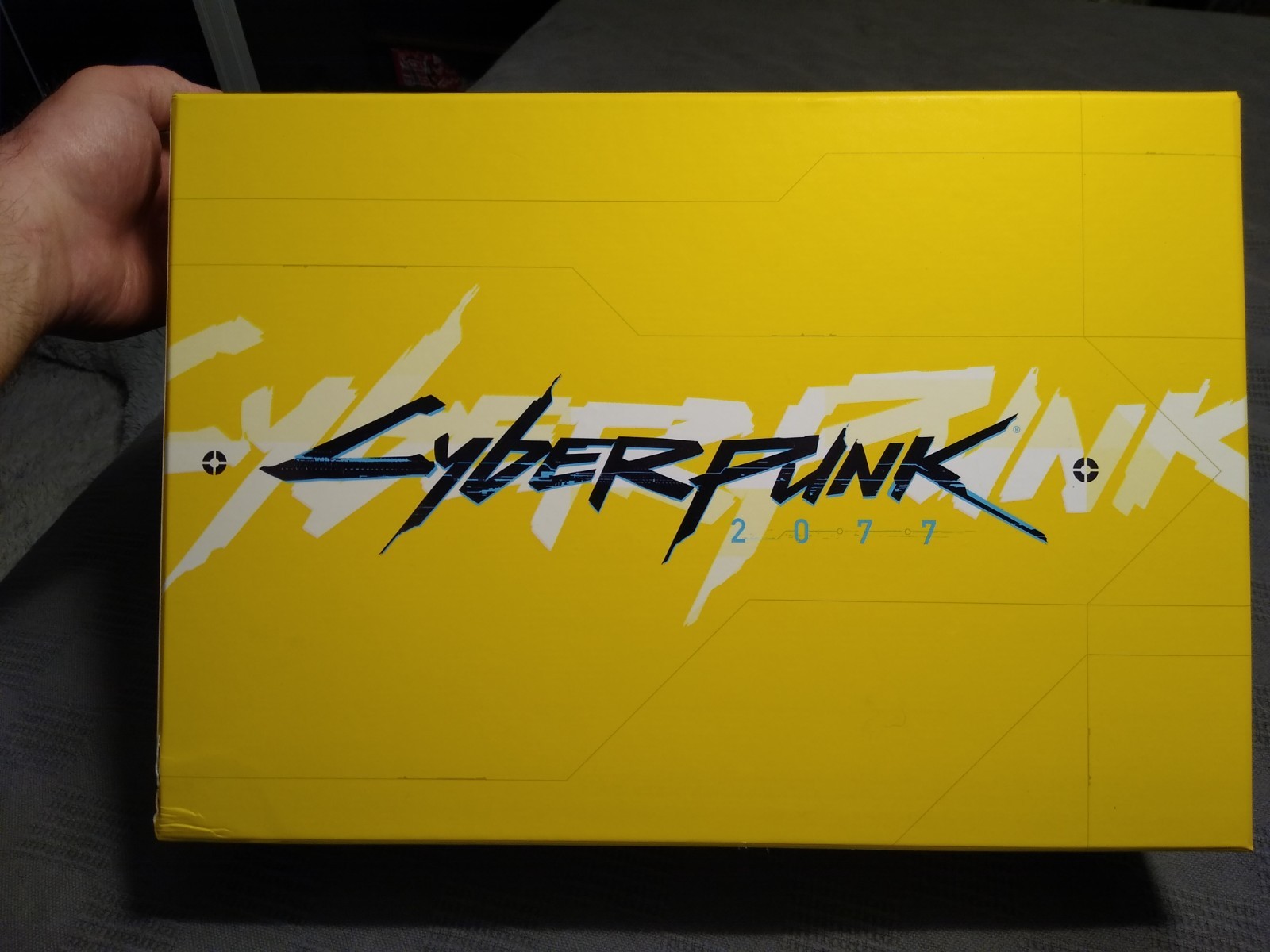 Cyberpunk 2077 Collector’s Edition box no game (PS4/unmarked), artbook and items