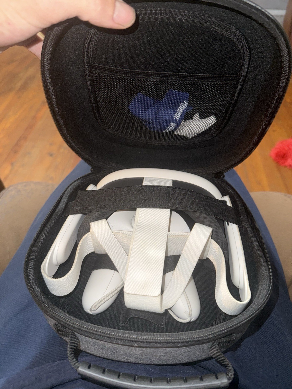 Meta quest 3 w box and carrying case