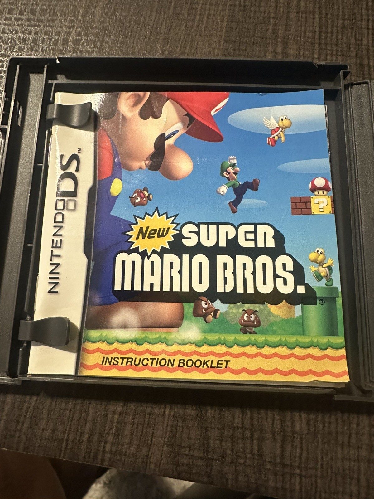 New Super Mario Bros. (Nintendo DS, 2006) Video Game with Case-