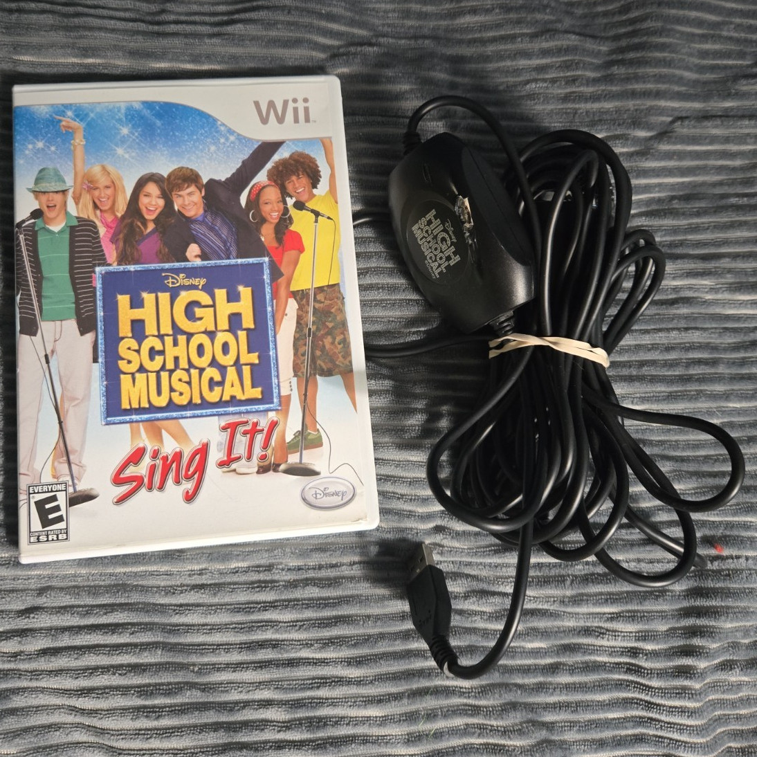Disney High School Musical: Sing It! Nintendo Wii E-Everyone Karaoke w/ Mic