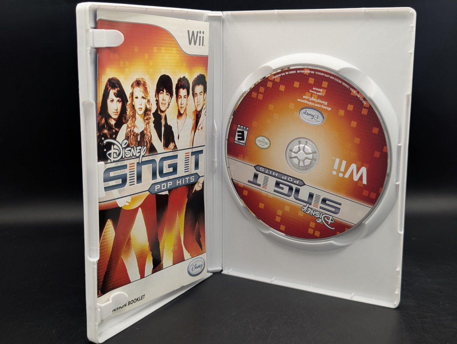 Disney Sing It: Pop Hits ( Nintendo Wii ) CIB – Near Mint Disc – Pristine