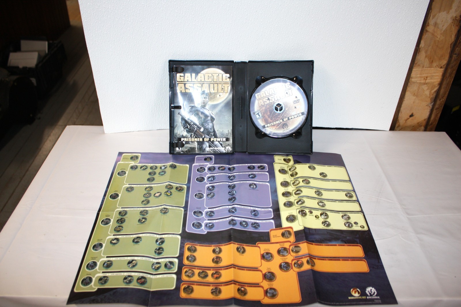 Paradox Interactive Galactic Assualt Prisoner of Power PCDVD With Manual & Chart