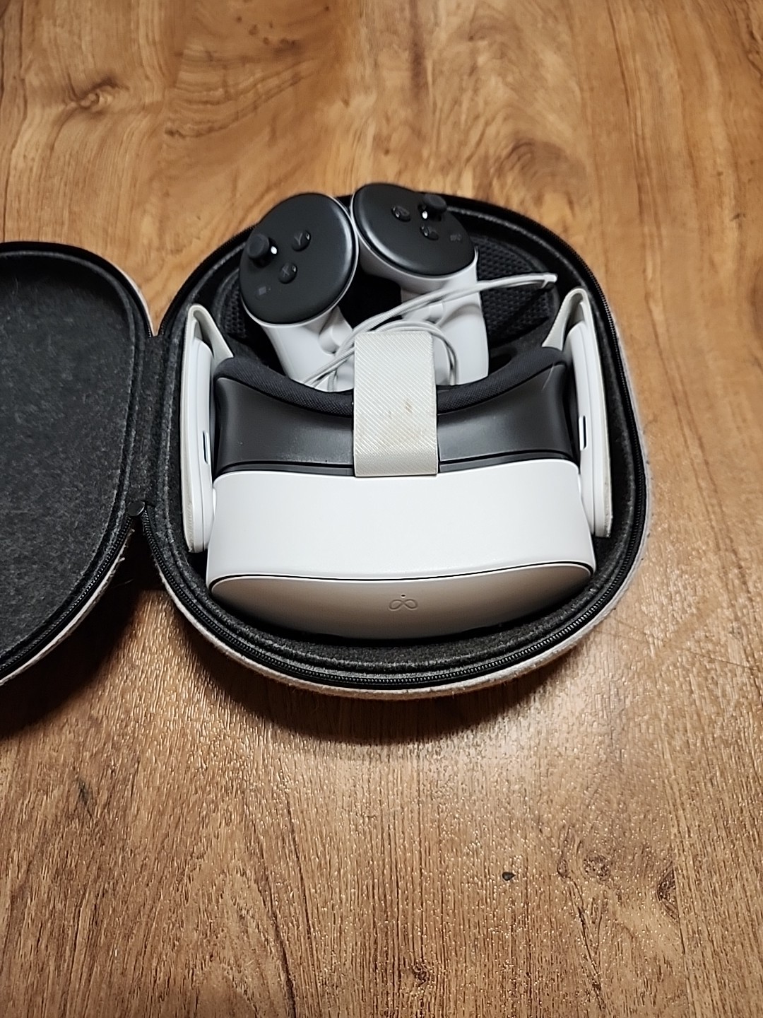 Meta Quest 3S 256GB with Travel Case Used Working No Problems