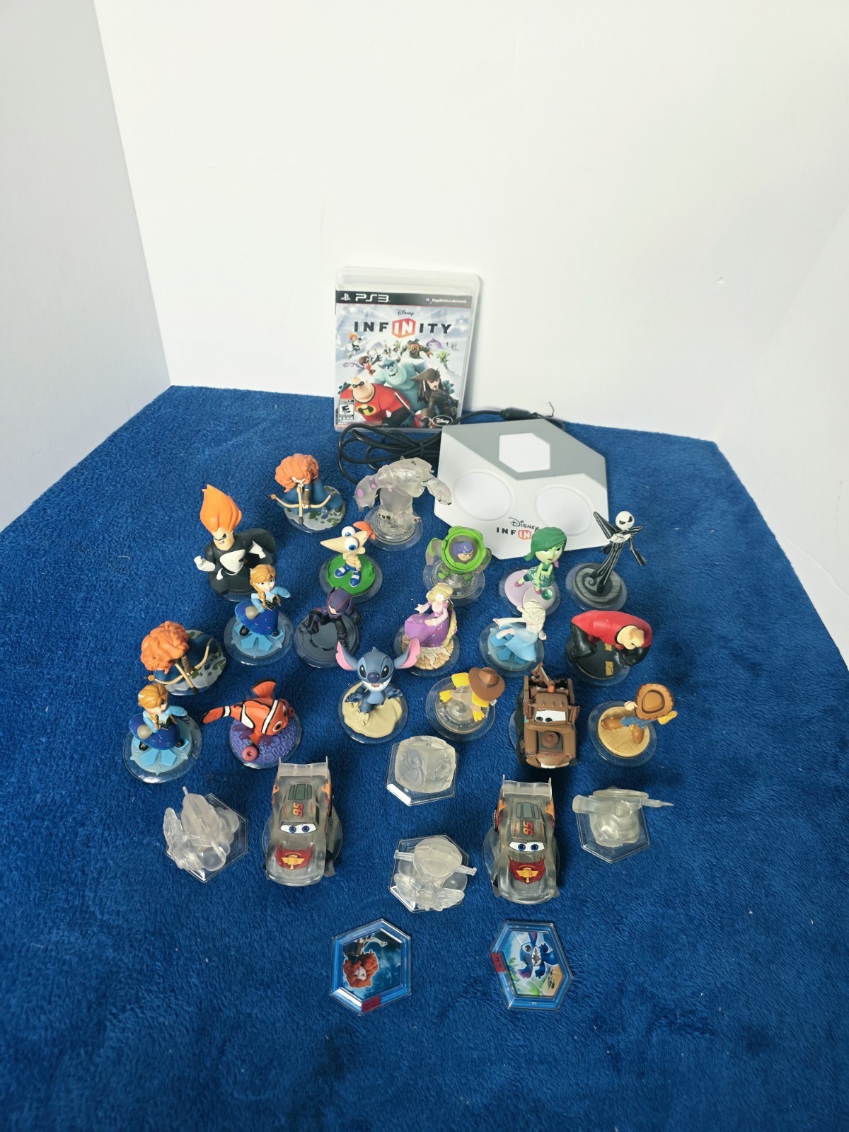 Disney INFINITY PS3 Game | Software Portal Base & Figurines (29 Pieces)
