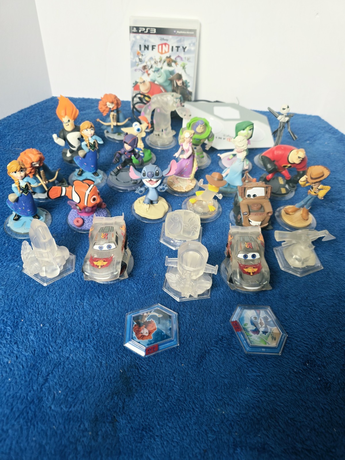 Disney INFINITY PS3 Game | Software Portal Base & Figurines (29 Pieces)