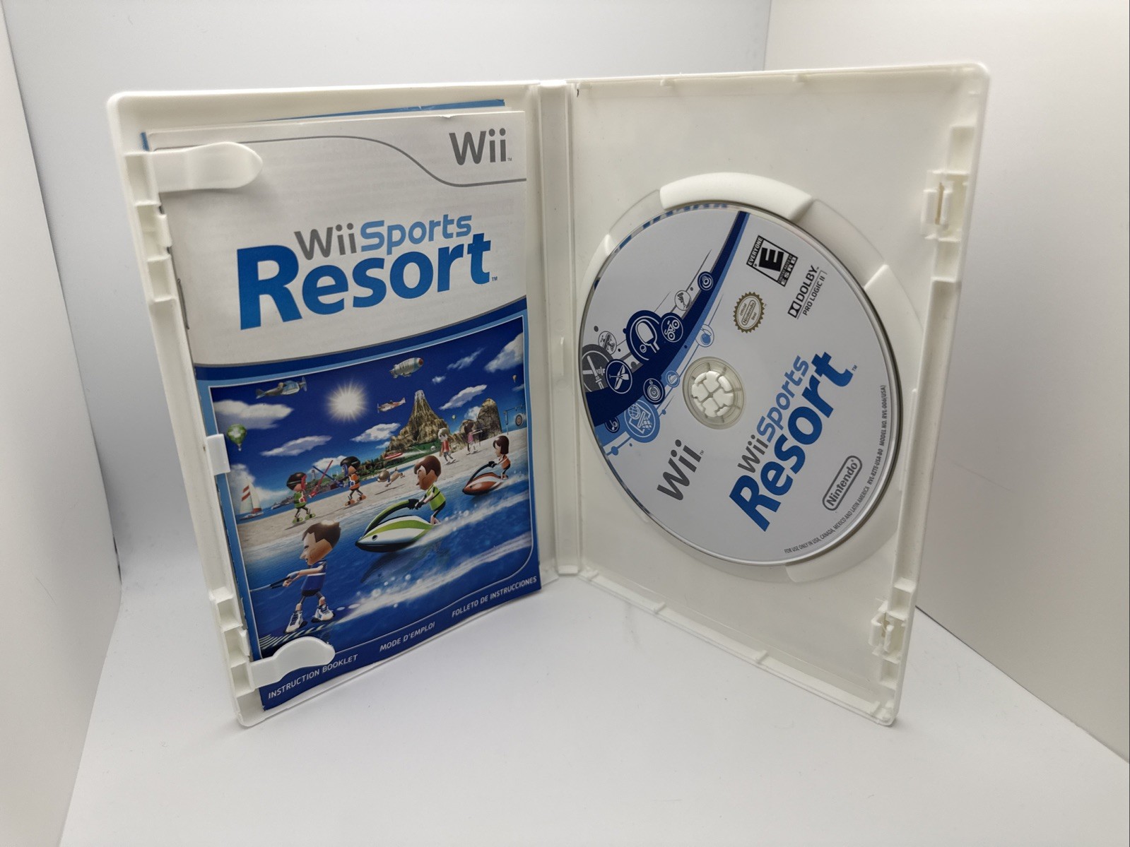 Wii Sports Resort with Manual and Case Nintendo Video Game