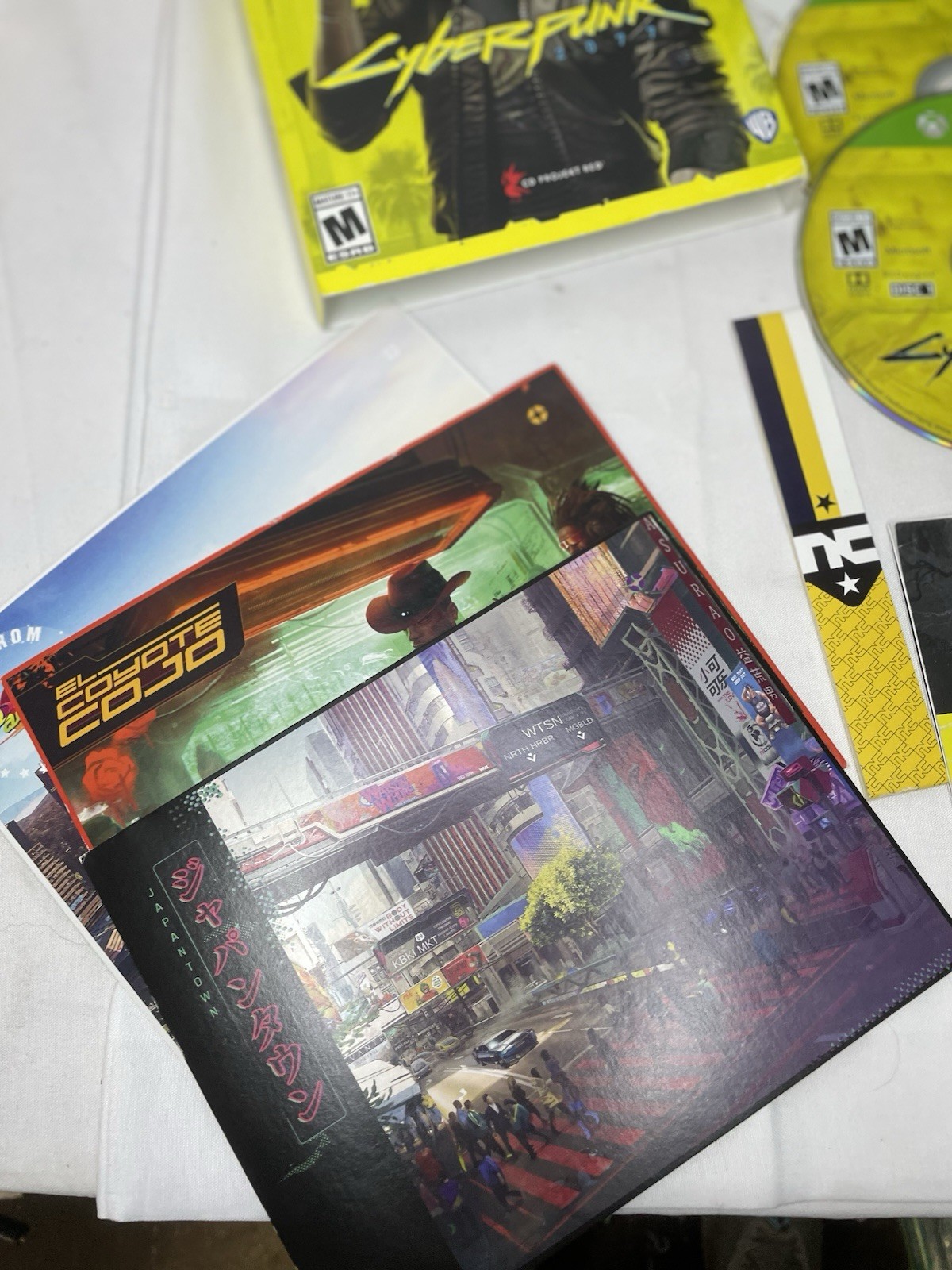 Cyberpunk 2077collector Edition XBox One COMPLETE W/ Post Cards Inserts CLEAN