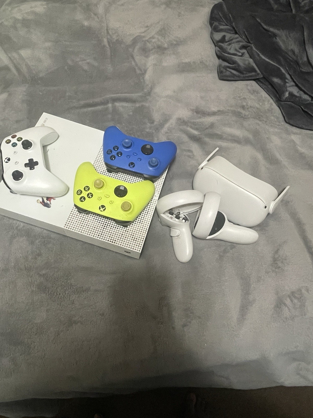 Xbox One S & A Meta Quest 2. {Contact Me If There’s Any Questions}