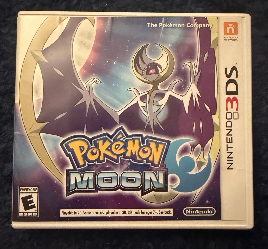 Pokémon Moon For Nintendo 3DS! In Case with Book!