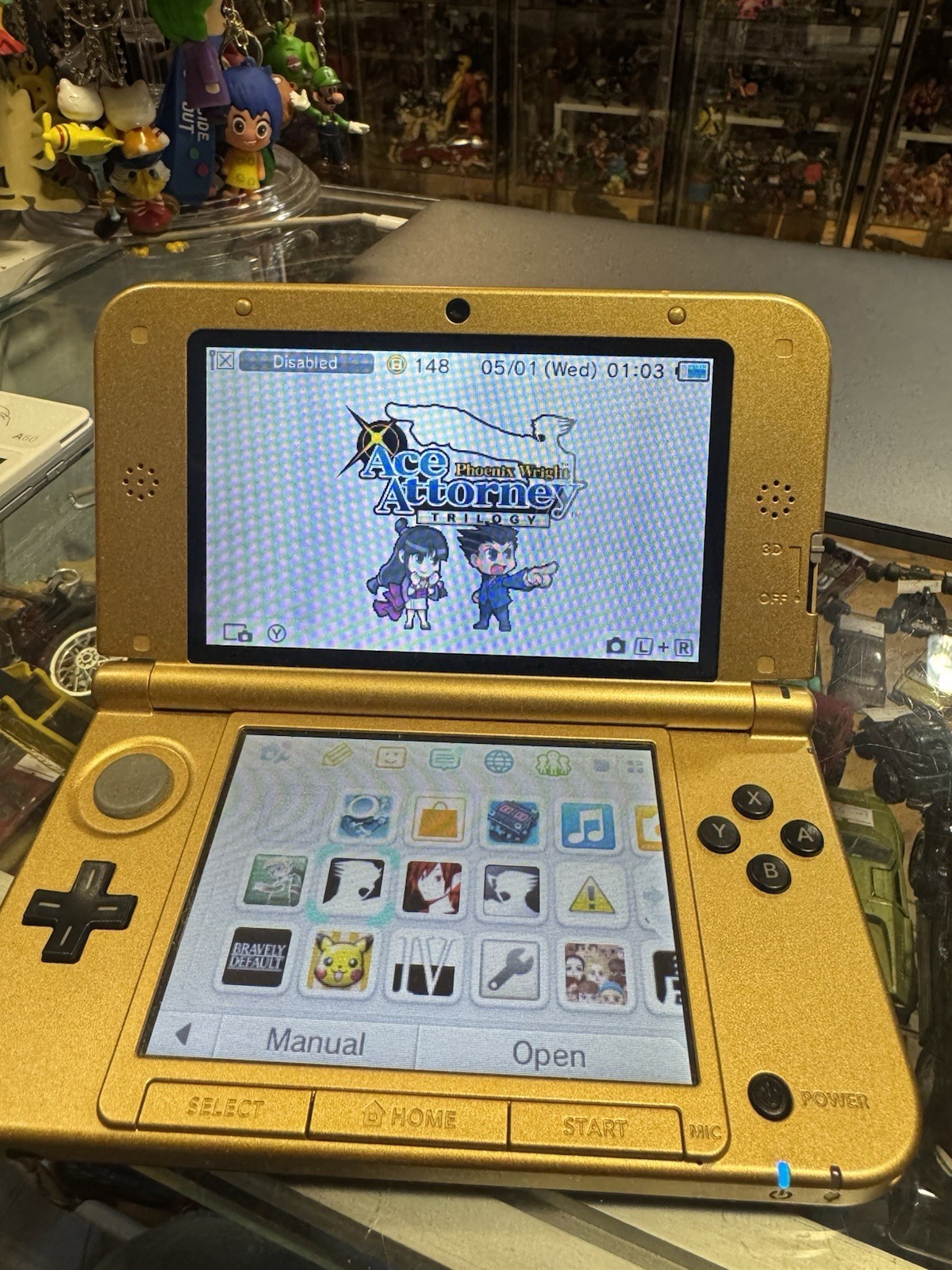 Nintendo 3DS XL The Legend of Zelda A Link Between Worlds Limited Edition Gold