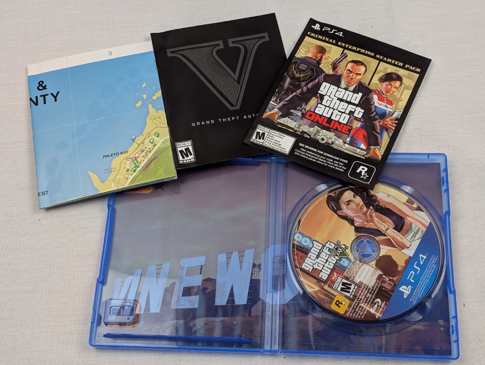 Grand Theft Auto V (Sony PlayStation 4, 2014) Premium Edition CIB W/ Map PS4