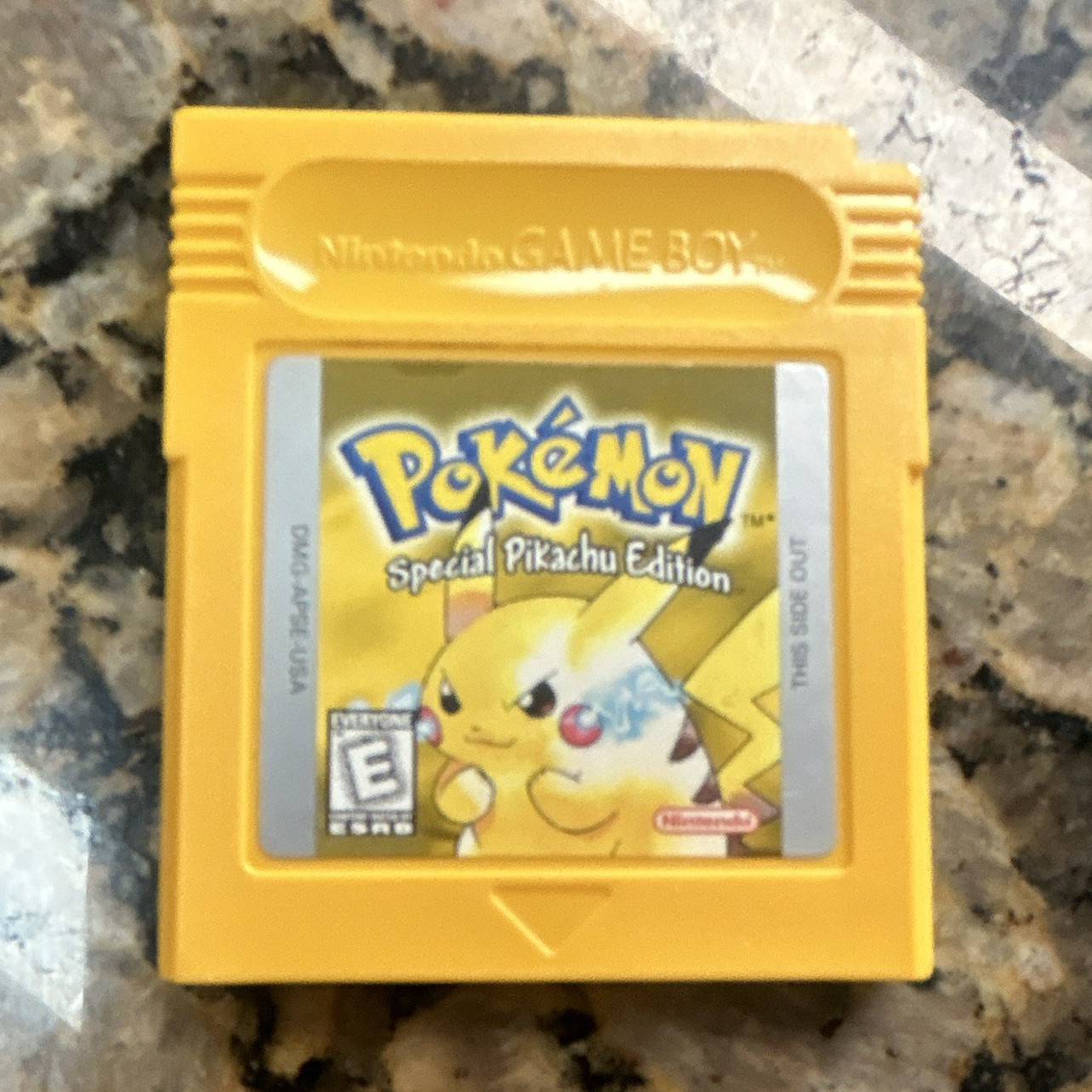 Pokémon Yellow Version Special Pikachu Edition Nintendo Game Boy Cartridge