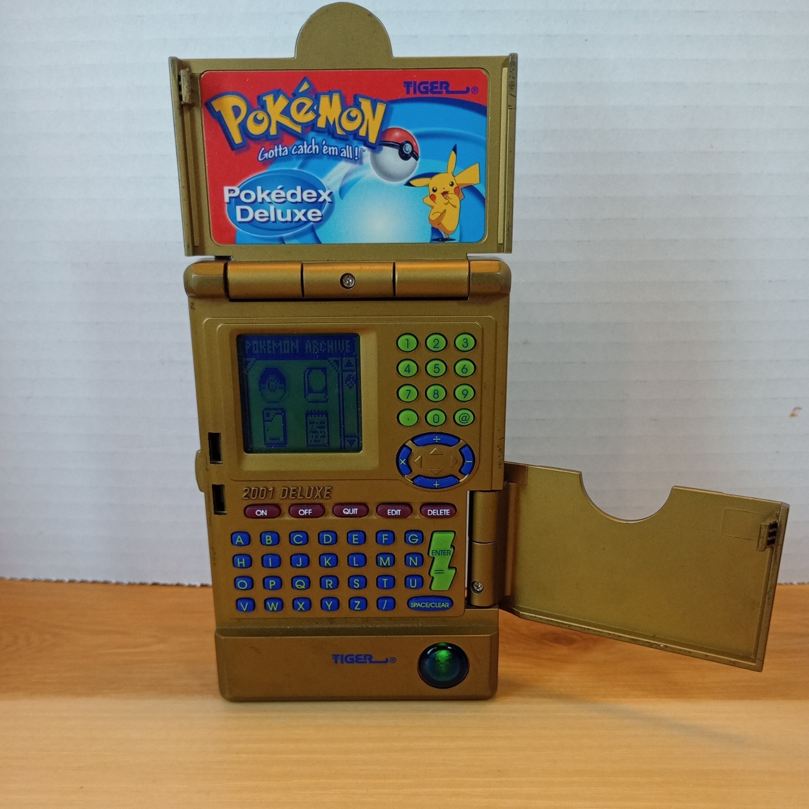 2001 POKEMON POKEDEX DELUXE GOLD EDITION TIGER NINTENDO Working Condition Read D