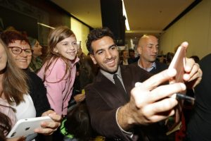 Elyas M'Barek mit Fans